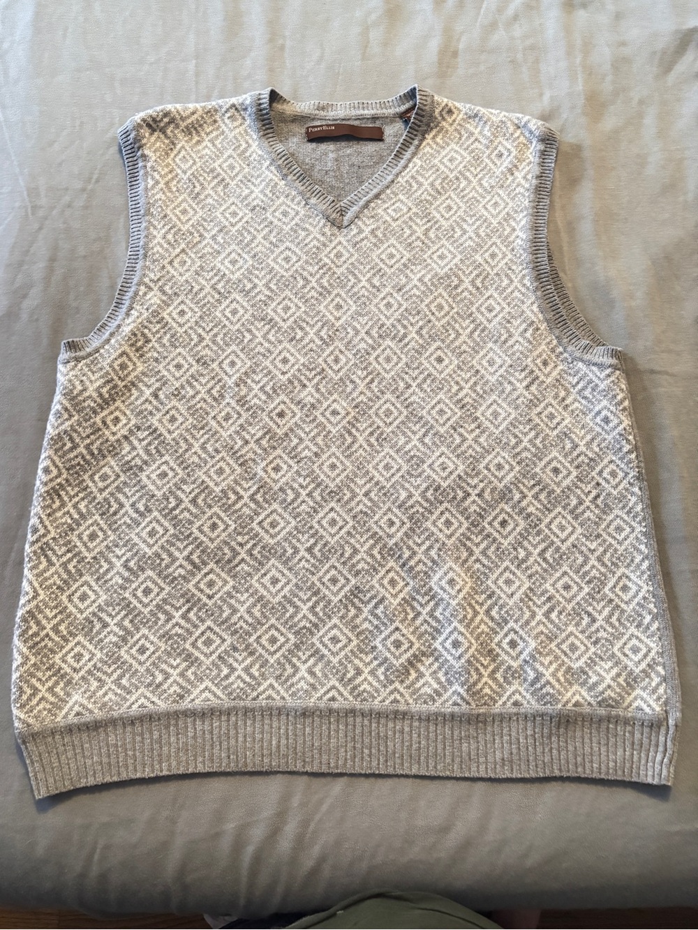 Perry Ellis Men's Light Gray Diamond-Pattern V-Neck Sweater Vest Cotton Cashmere